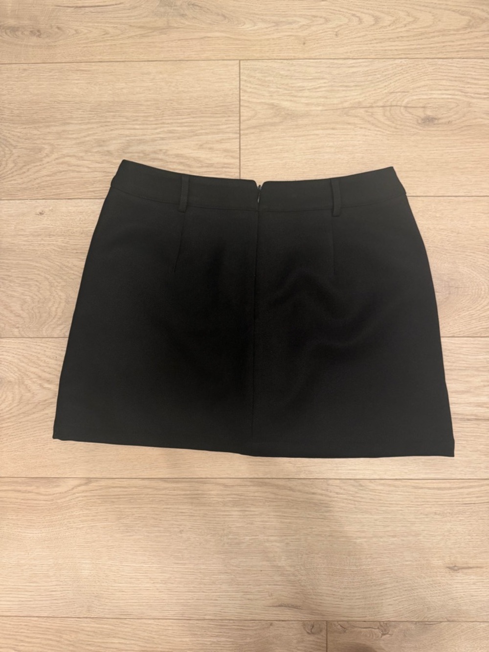 New With Tags Classic Black Women's Mini Skirt - Picture 2 of 2